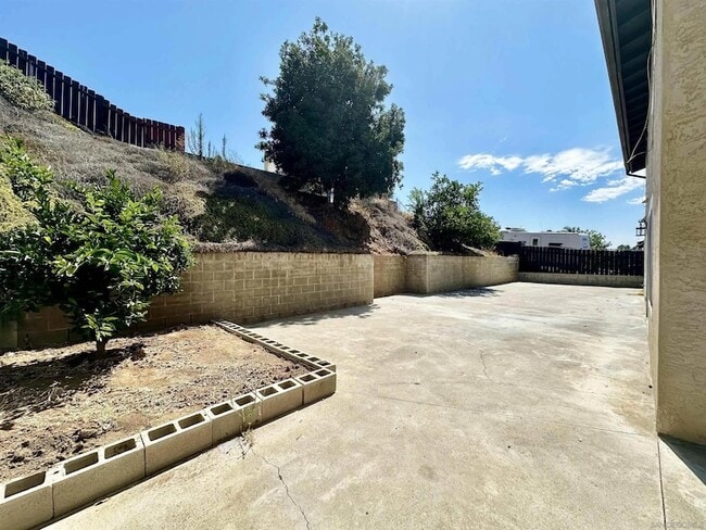 Building Photo - 1696 Pepper Dr