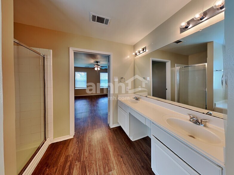 Building Photo - 4706 Buescher Ct