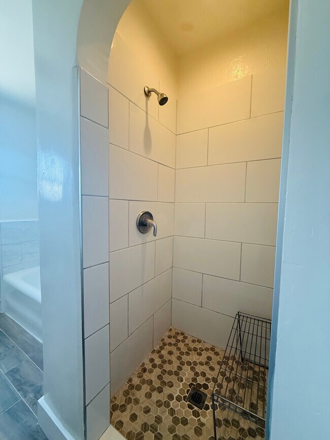 Building Photo - 818 Shenandoah St