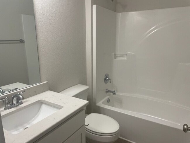 Building Photo - 4 Bedroom/2 Bathroom Minutes from Local Beach!