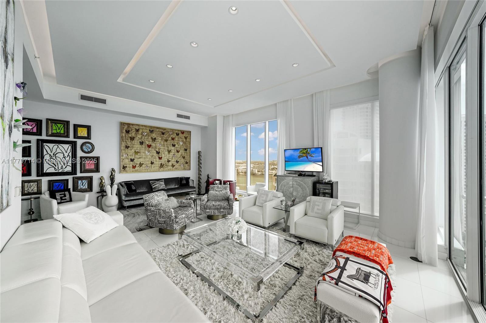 Building Photo - 900 Brickell Key Blvd