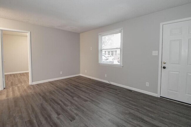Building Photo - 805 Golf View Pl
