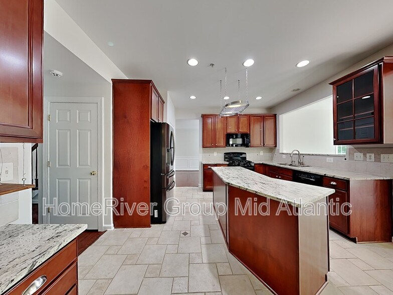 Building Photo - 16475 Kramer Estate Dr