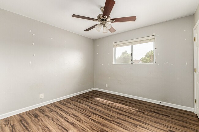 Building Photo - 1310 W Romo Jones St