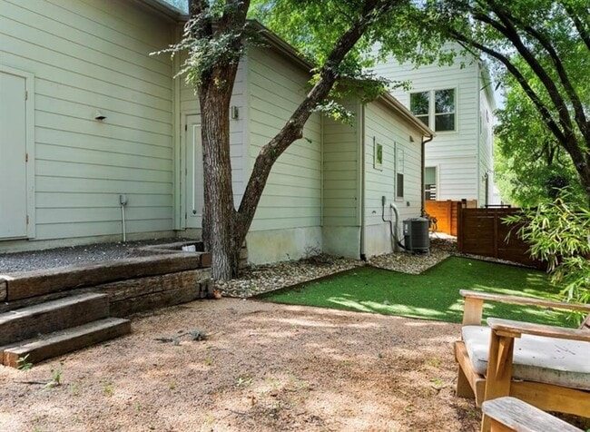 Building Photo - 1609 J J Seabrook Dr