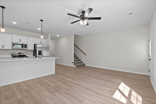 Building Photo - New Construction! GARBAGE/LAWN INCLUDED! N...