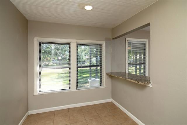 Building Photo - 207 Hackberry St