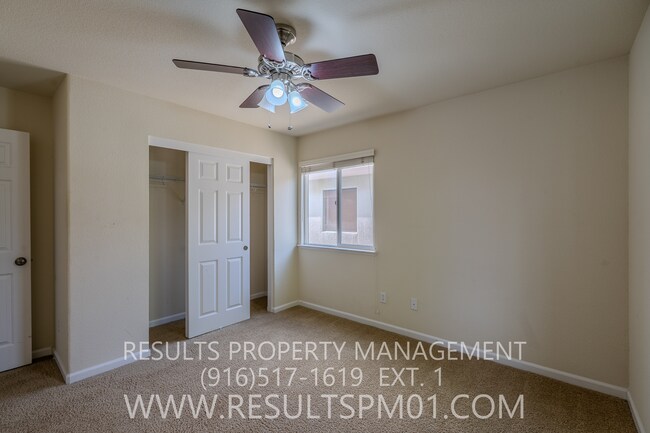 Building Photo - Spacious Lincoln 4 Bedroom 2.5 Bath w Club...