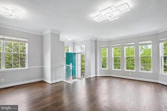 Building Photo - 2557 James Monroe Cir