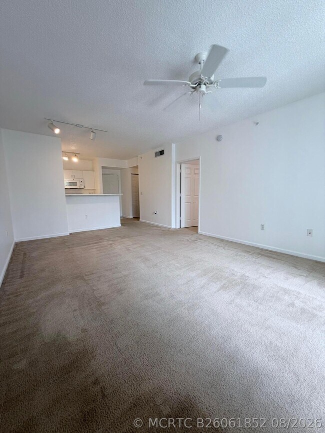 Building Photo - 630 S Sapodilla Ave