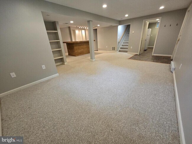 Building Photo - 2911 Breezy Terrace