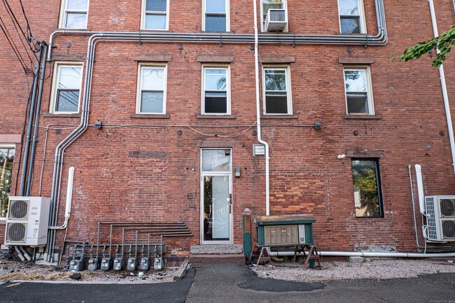 Building Photo - 175 Humphrey St