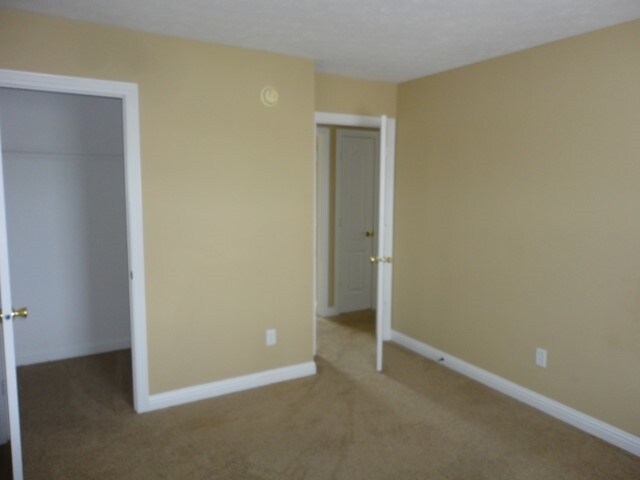 Building Photo - 960 Foxtail Ct