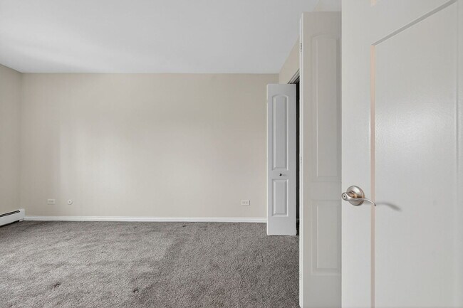 Building Photo - 751 S Dwyer Ave