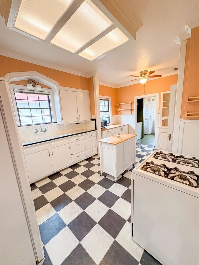 Building Photo - 515 N 32nd St