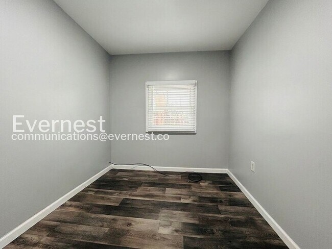 Building Photo - 303 Kirk Ave