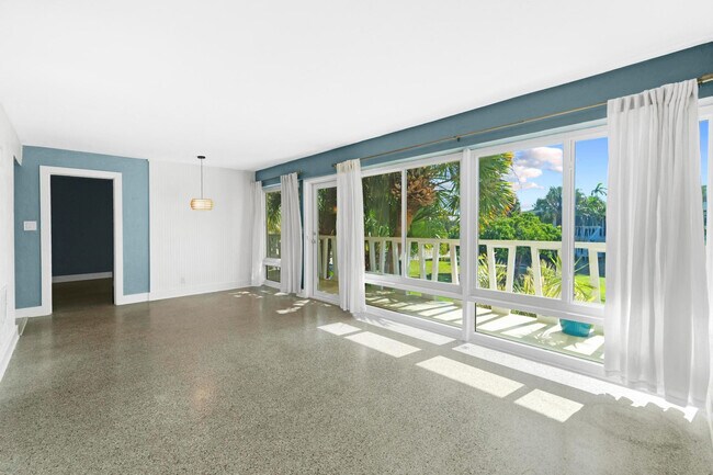 Building Photo - 2755 NE 28th Ave