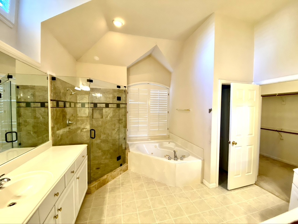 Master Bath - 176 Bricknell Ln