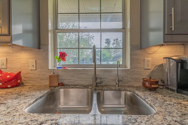 Building Photo - 6236 Clover Bend Dr