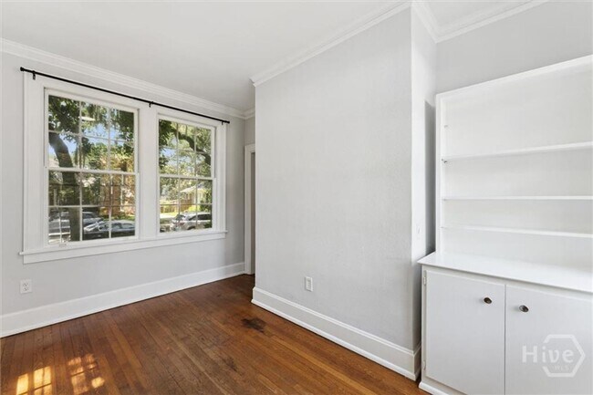 Building Photo - 206 E 46th St