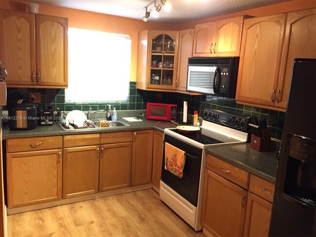 Primary Photo - 4202 W 10th Ln