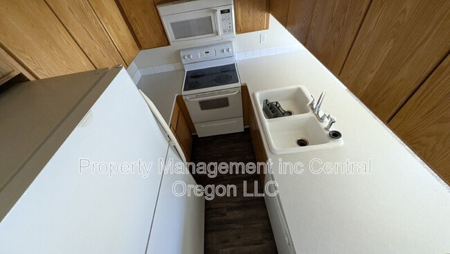 Building Photo - 2110 Baines Blvd