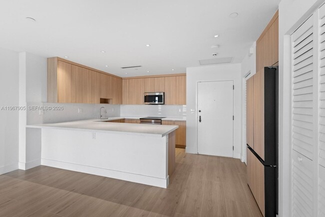 Building Photo - 251 Crandon Blvd