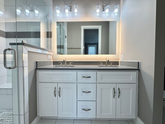 Building Photo - 3 Bed, 3.5 Bath Home w/ 2 Car Garage and Lake Views