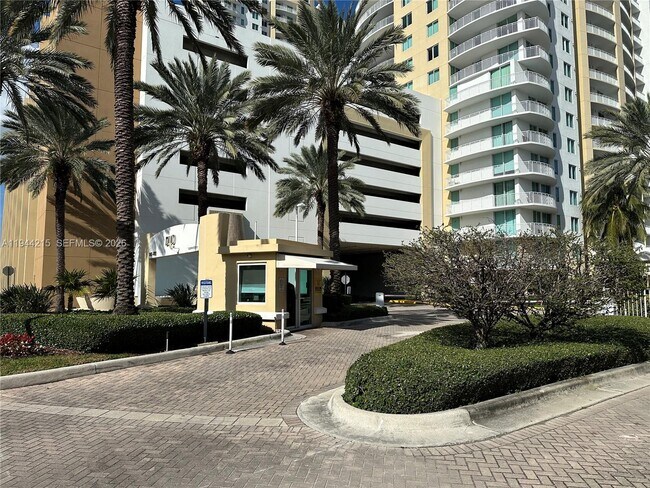 Building Photo - 1755 E Hallandale Beach Blvd