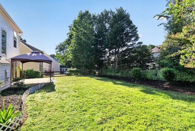 Building Photo - Beautiful 3BD/2.5BA Home in the Edinburgh Community of Ballantyne!