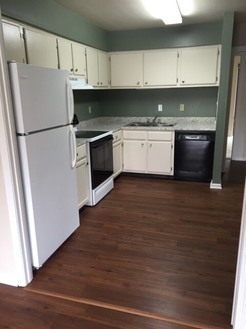 Building Photo - 1004 Brinker Dr