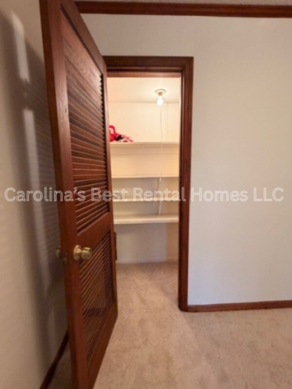 Building Photo - 250 Running Deer Rd