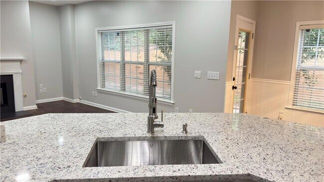 Building Photo - 2885 Stonehenge Ct