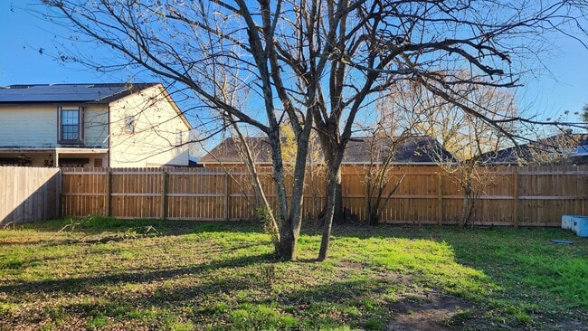 Building Photo - 9908 Thrush St