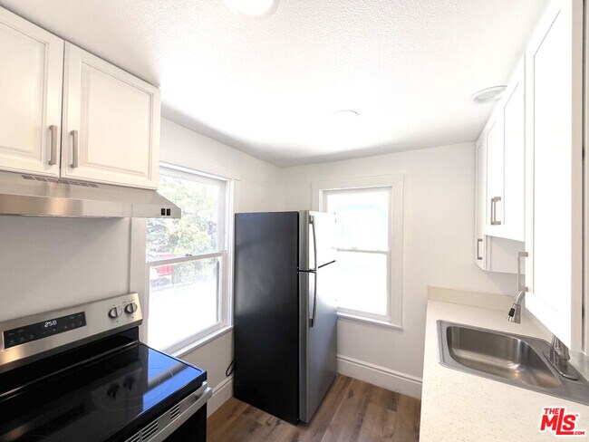 Building Photo - 1828 S Gramercy Pl
