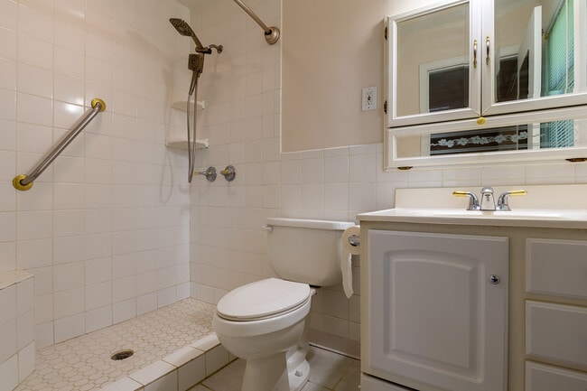 Building Photo - 3003 Stratford Dr