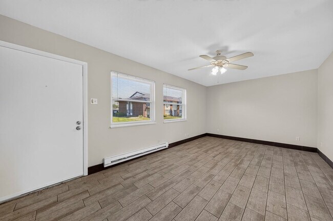 Building Photo - 7473 Hazelcrest Dr