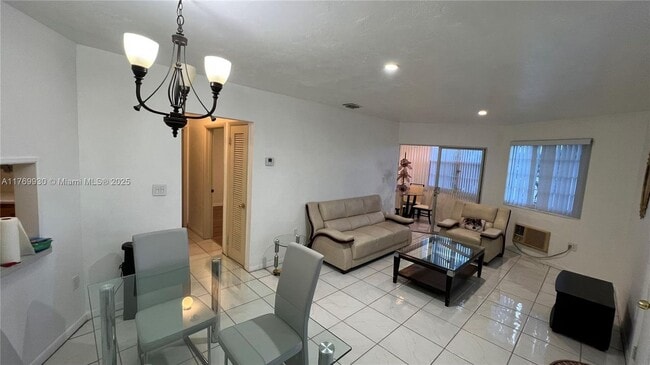Building Photo - 1701 NE Miami Gardens Dr
