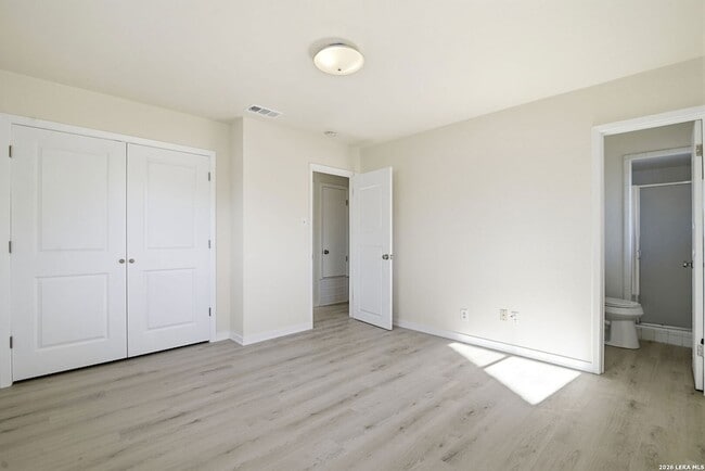 Building Photo - 4606 Hollyspring Dr