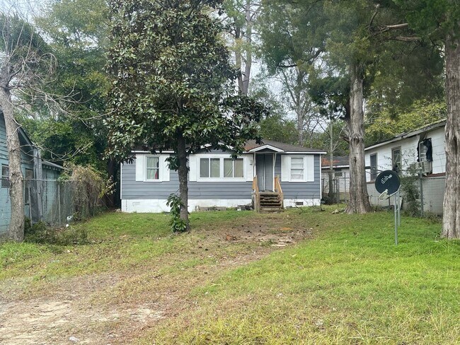 Primary Photo - Cute three bedroom one bath house