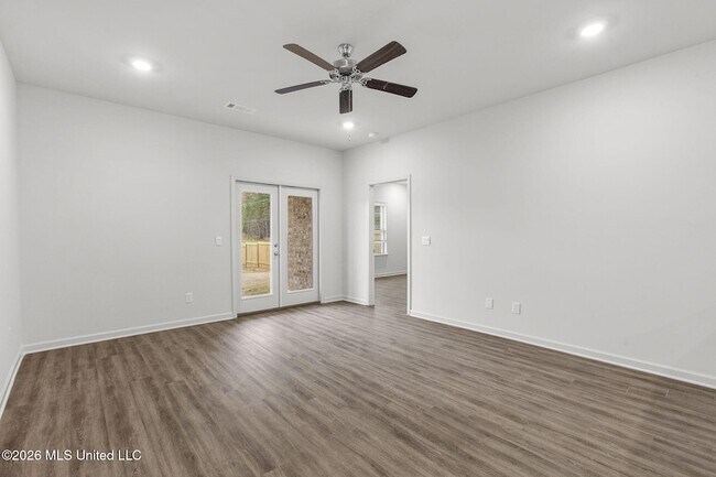 Building Photo - 621 Stillwater Cv