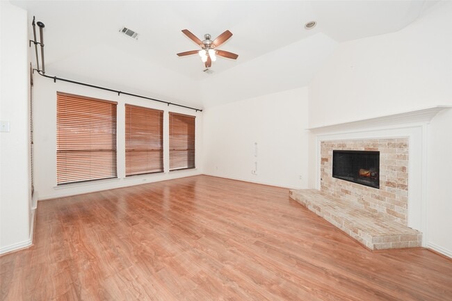 Building Photo - 4426 Greenwood Trace Ln