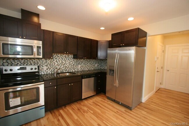 Building Photo - 385 Palisade Ave