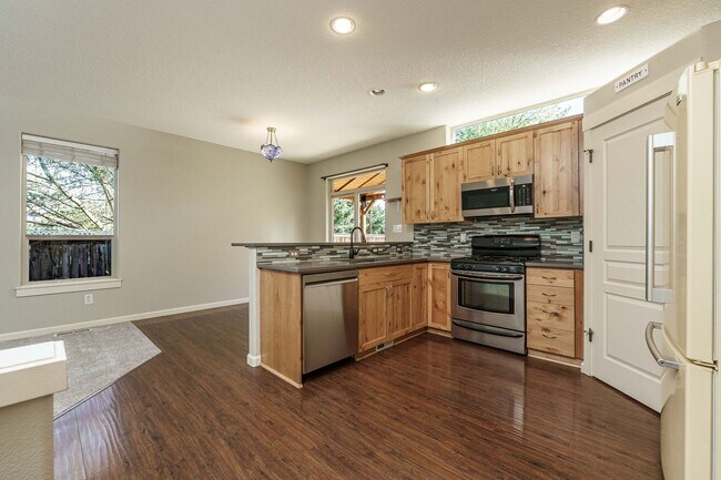Building Photo - Cul-de-Sac Living at Its Best – Updated 3BR with Garage & A/C!