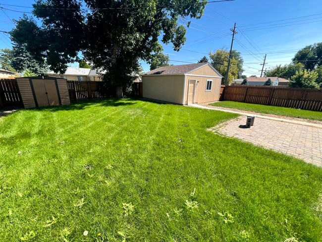 Building Photo - Fully Updated 4 Bedroom Home With Finished...