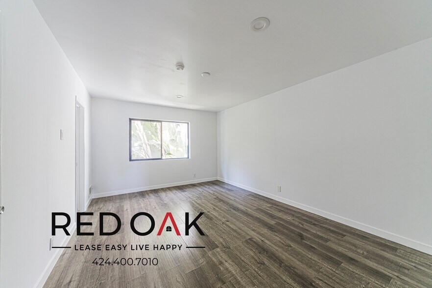 Building Photo - 8770 Shoreham Dr