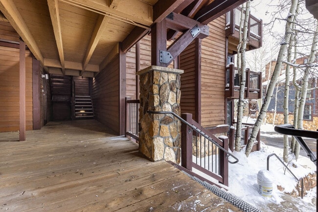 Building Photo - 465-464 4 O'Clock Rd