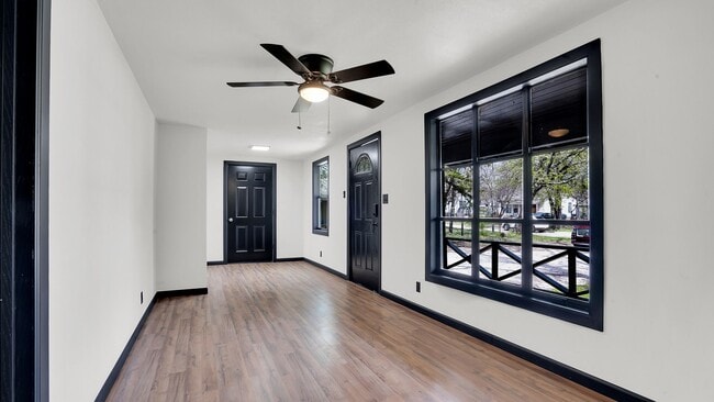 Building Photo - Updated 3 Bedroom Rental $1100/Month