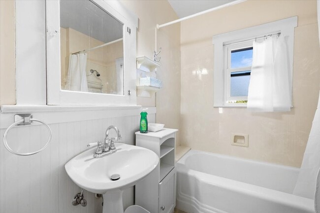 Building Photo - 255 Grant St