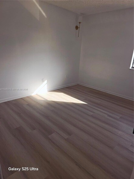 Building Photo - 20130 NE 3rd Ct